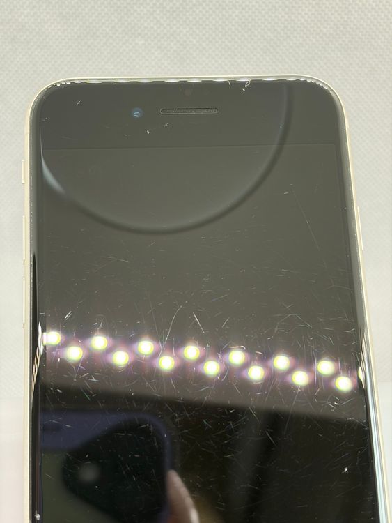 ���Хåƥ꡼87% SIM�ե꡼ iPhoneSE ��3���� 64GB �������饤��