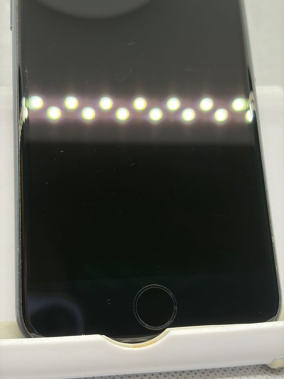 ��SIM�ե꡼ iPhoneSE ��3���� 128GB �ߥåɥʥ��� �Хåƥ꡼81%