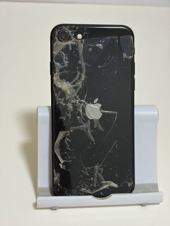 ���Хåƥ꡼85% SIM�ե꡼ iPhoneSE ��2���� 128GB �֥�å�