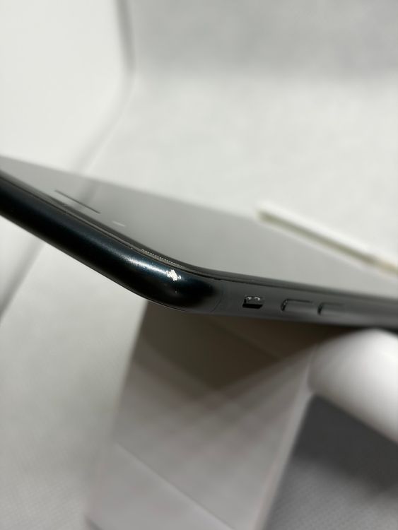 ���Хåƥ꡼92% SIM�ե꡼ iPhoneSE ��3���� 128GB �ߥåɥʥ���
