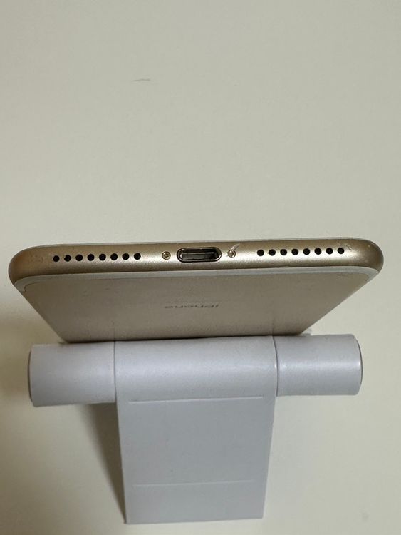 ���Хåƥ꡼84% SIM�ե꡼ iPhone7Plus 128GB �������