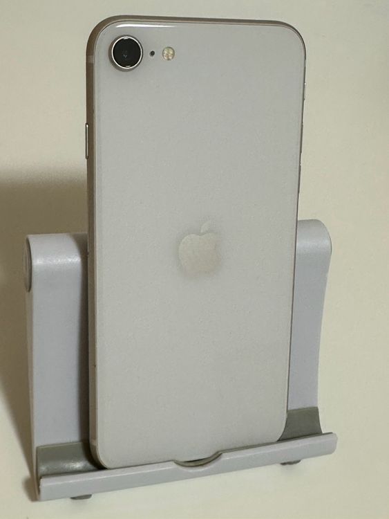 ���Хåƥ꡼82% SIM�ե꡼ iPhoneSE ��3���� 64GB �������饤��