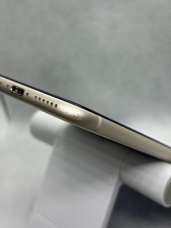 ���Хåƥ꡼85% SIM�ե꡼ iPhoneSE ��3���� 64GB �������饤��