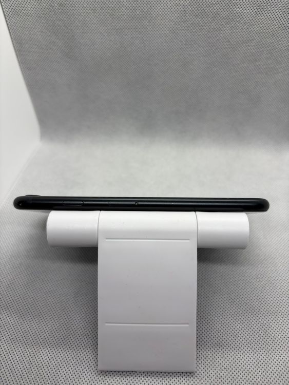 ���ϥԥͥ� SIM�ե꡼ iPhoneSE ��3���� 128GB �ߥåɥʥ��� �Хåƥ꡼80%