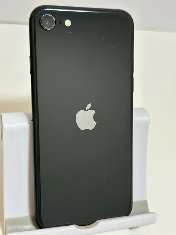 ���Хåƥ꡼80% SIM�ե꡼ iPhoneSE ��2���� 64GB �֥�å�