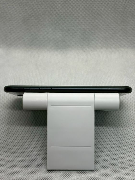 ������Ʊ�� SIM�ե꡼ iPhoneSE ��3���� 128GB �ߥåɥʥ���