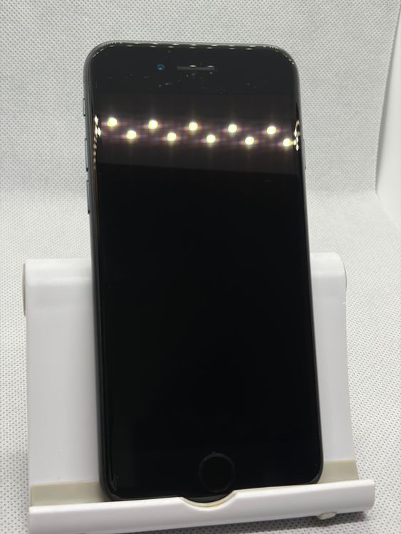 ���Хåƥ꡼89% SIM�ե꡼ iPhoneSE ��3���� 128GB �ߥåɥʥ���