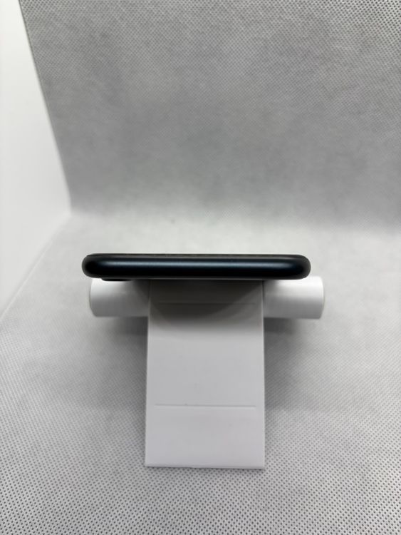 ���Хåƥ꡼97% ���� SIM�ե꡼ iPhoneSE ��3���� 128GB �ߥåɥʥ���