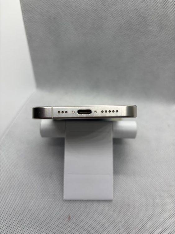 ��SIM�ե꡼ iPhone15Pro 256GB �ۥ磻�ȥ����˥��� �Хåƥ꡼82%