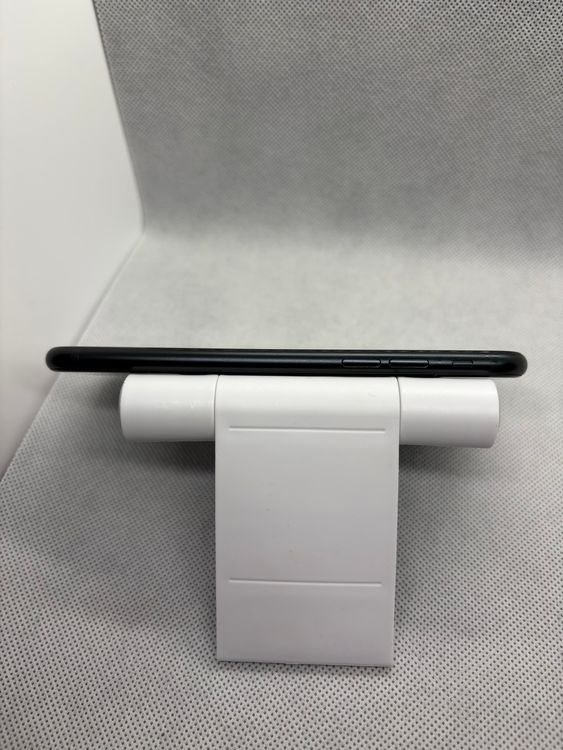 ���ϥԥͥ��ͥå� SIM�ե꡼ iPhoneSE ��3���� 64GB �ߥåɥʥ���