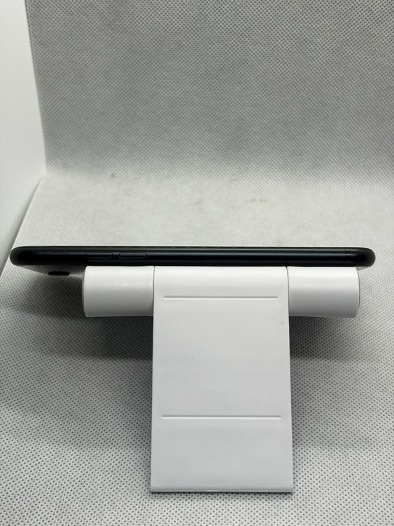 ���Хåƥ꡼87% Ķ���� SIM�ե꡼ iPhoneSE ��3���� 64GB �ߥåɥʥ���