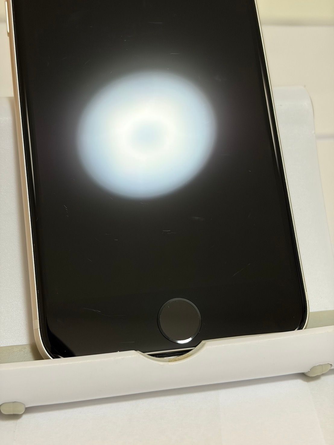 SIMフリー iPhoneSE3 64GB スターライト 新品バッテリ－ 84 iPhone SE3