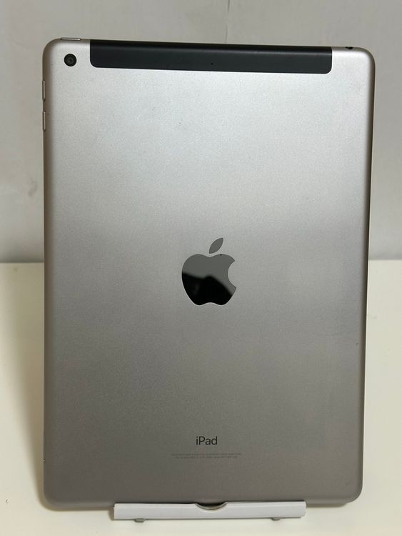 ��iPad ��6���� 32GB ���ڡ������쥤 SoftBank