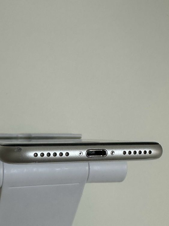 ��SIM�ե꡼ iPhoneSE ��2���� 64GB �ۥ磻��