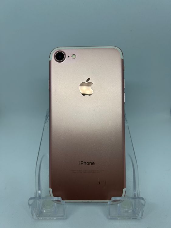 【iPhone7 32GB ドコモネットワーク】中古　美品　画面割れなし APPLE 〔中古〕iPhone7 32GB シルバー MNCF2J／A docomoロック解除