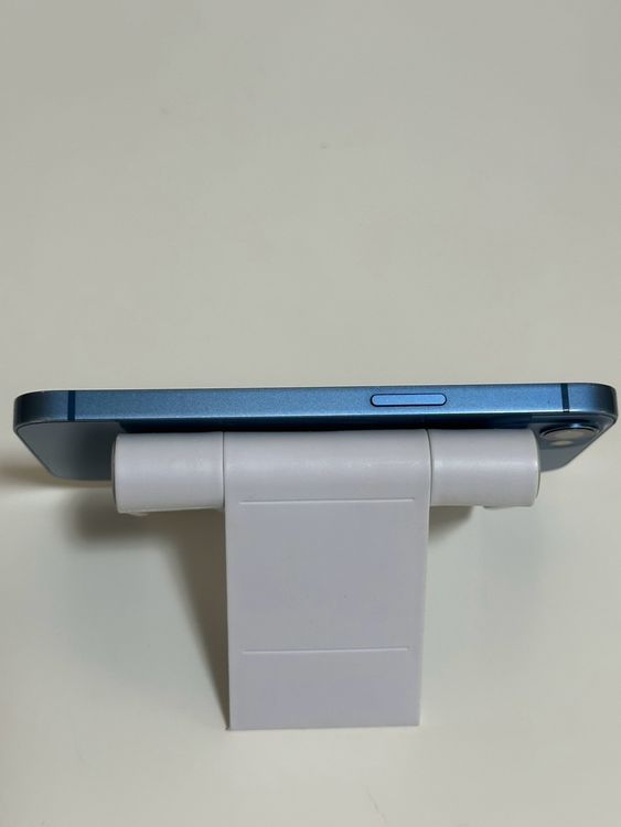 ���Хåƥ꡼84% SIM�ե꡼ iPhone13 128GB �֥롼
