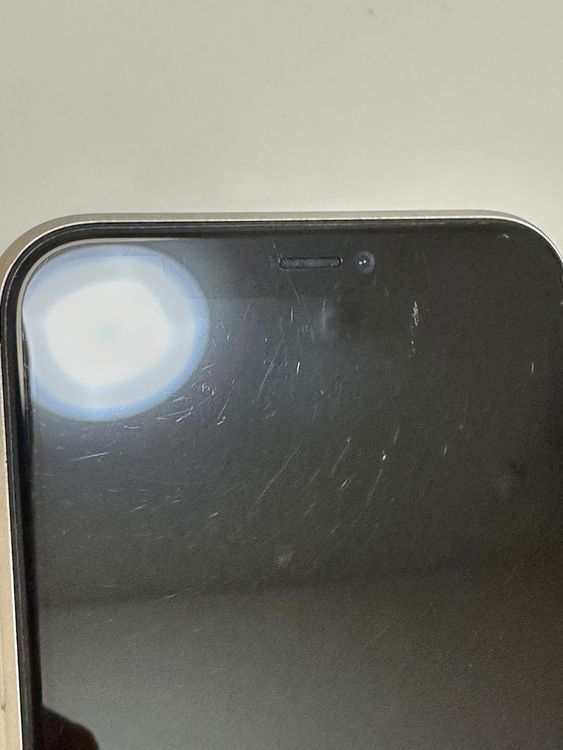 ���Хåƥ꡼85% SIM�ե꡼ iPhone11 64GB �ۥ磻��