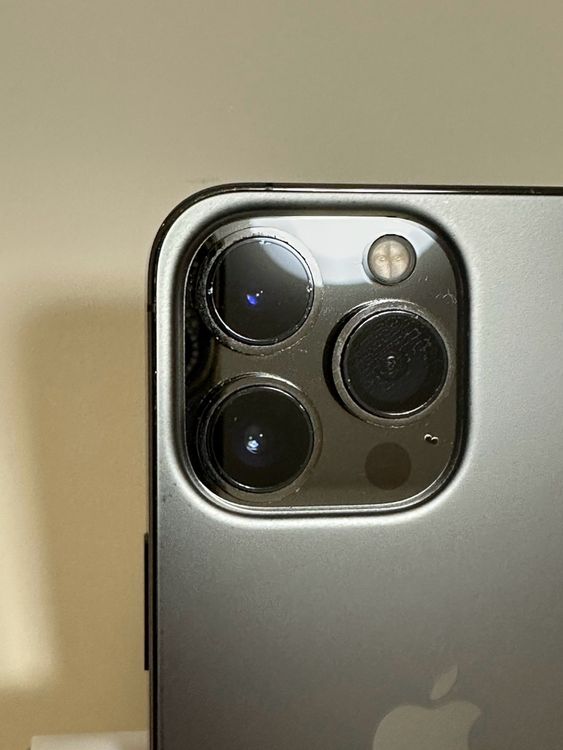 ���Хåƥ꡼82% SIM�ե꡼ iPhone13Pro 256GB ����ե�����