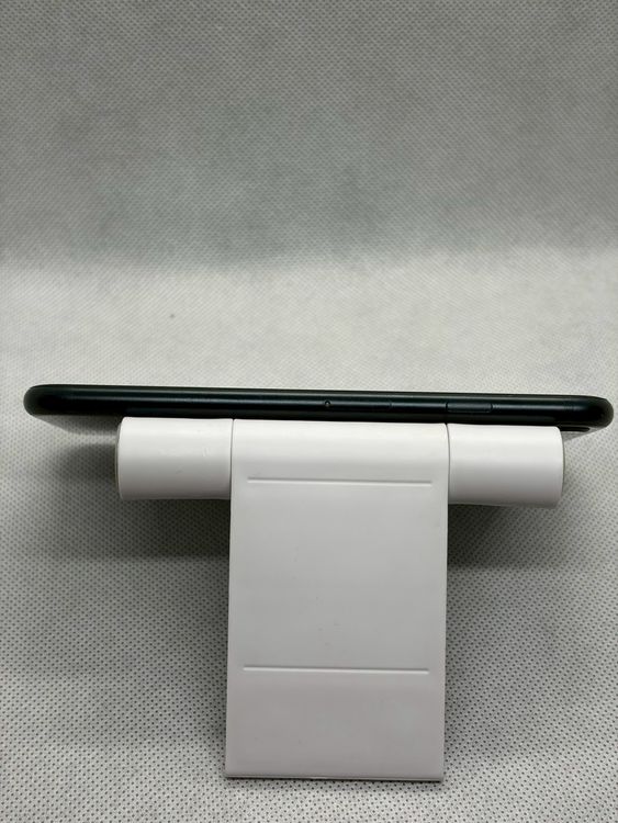 ���Хåƥ꡼85% SIM�ե꡼ iPhoneSE ��3���� 64GB �ߥåɥʥ���