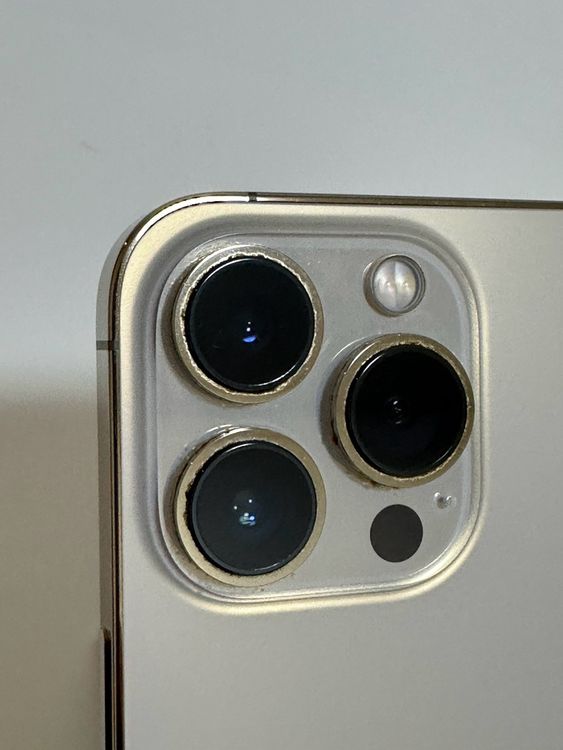 ���Хåƥ꡼82% SIM�ե꡼ iPhone13Pro 128GB �������
