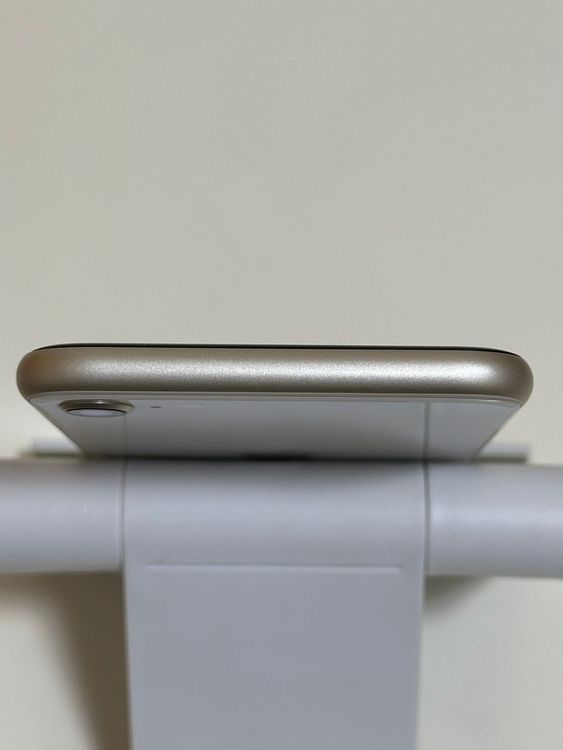 ������Ʊ�� �Хåƥ꡼87% SIM�ե꡼ iPhoneSE ��3���� 64GB �������饤��