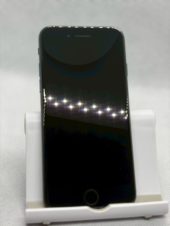 ��SIM�ե꡼ iPhoneSE ��3���� 128GB �ߥåɥʥ��� �Хåƥ꡼82%