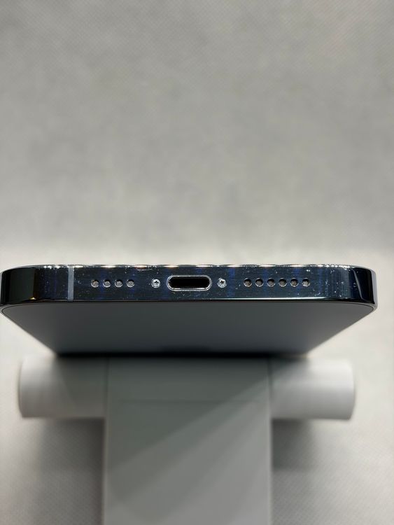 ���Хåƥ꡼89% SIM�ե꡼ iPhone13ProMax 256GB ������֥롼