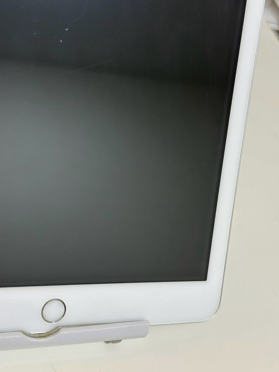 ���Хåƥ꡼97% iPad ��6���� 32GB ����С� Wi-Fi��ǥ�