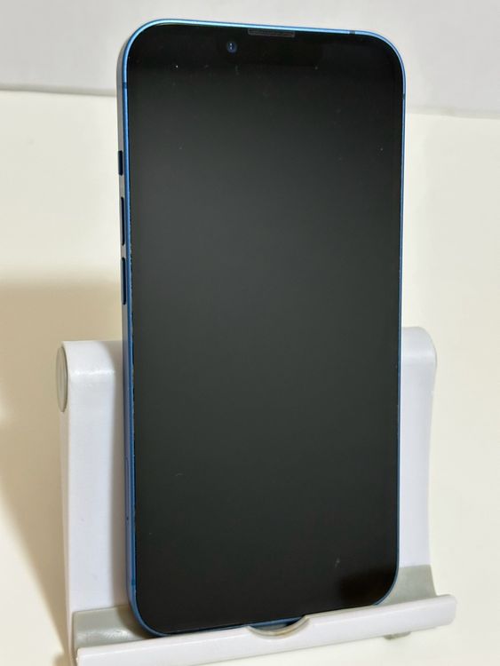 ���Хåƥ꡼82% SIM�ե꡼ iPhone13 256GB �֥롼