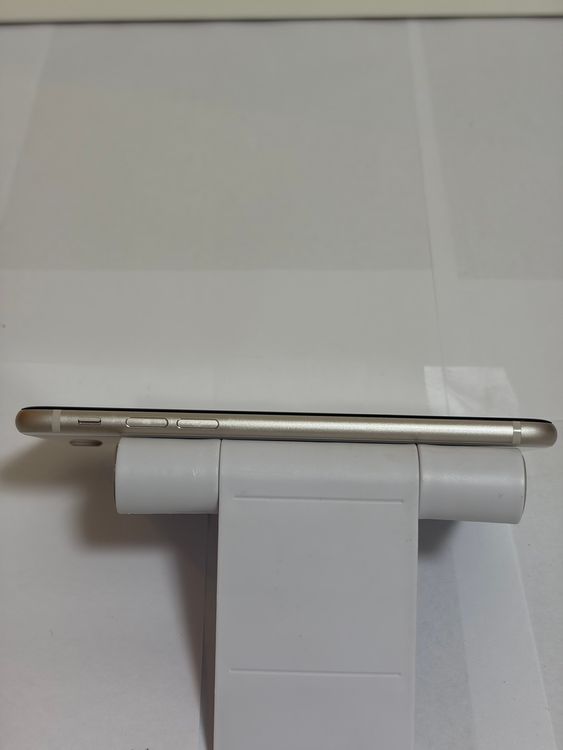 ��Ķ���� �Хåƥ꡼85% SIM�ե꡼ iPhoneSE ��3���� 64GB �������饤��