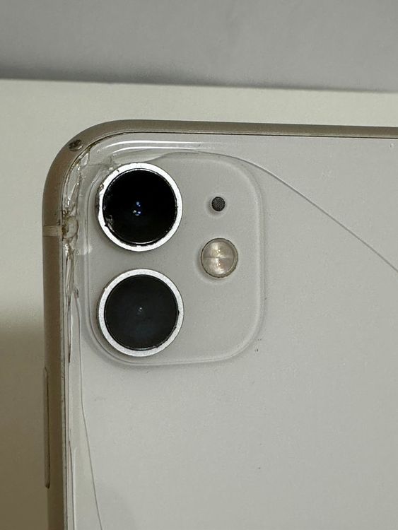 ���Хåƥ꡼90% SIM�ե꡼ iPhone11 64GB �ۥ磻��