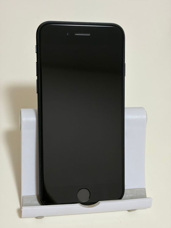 ���Хåƥ꡼81% SIM�ե꡼ iPhoneSE ��3���� 128GB �ߥåɥʥ���