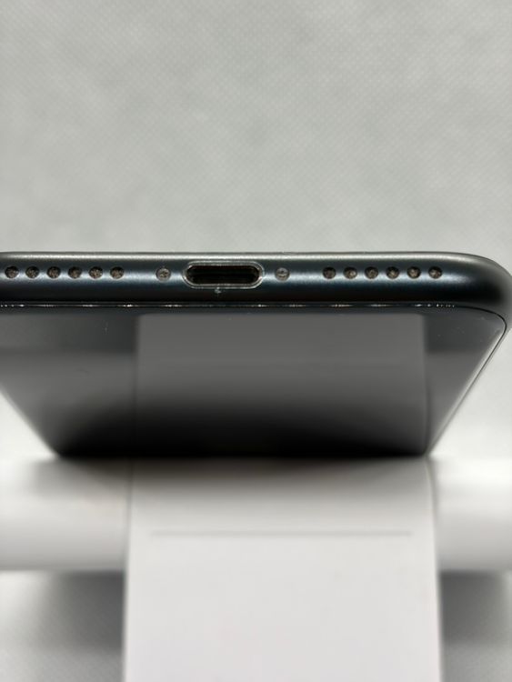 ��SIM�ե꡼ iPhoneSE ��3���� 128GB �ߥåɥʥ��� �Хåƥ꡼80%