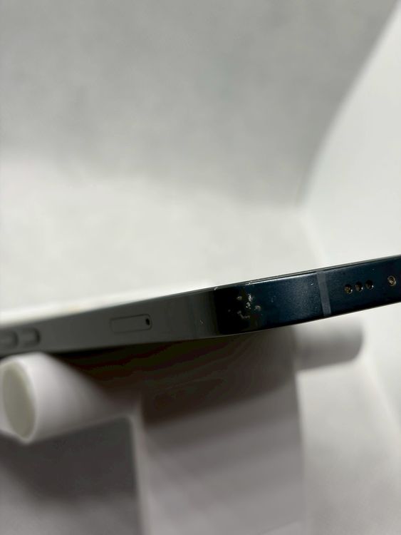 ���Хåƥ꡼82% SIM�ե꡼ iPhone14 128GB �ߥåɥʥ���