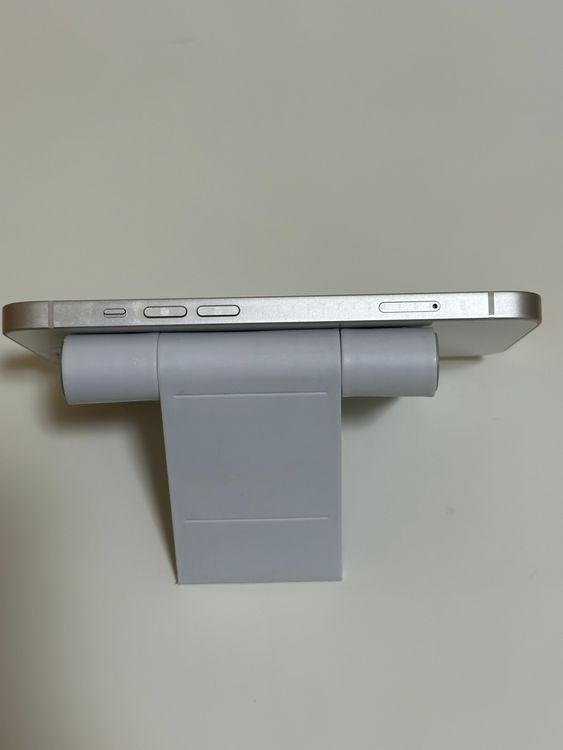 ���Хåƥ꡼82% SIM�ե꡼ iPhone13 128GB �������饤��
