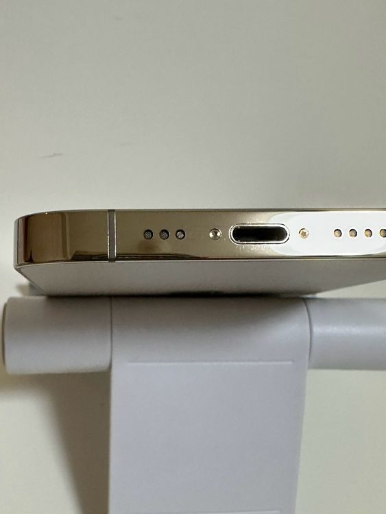 ���Хåƥ꡼87% SIM�ե꡼ iPhone13Pro 128GB �������