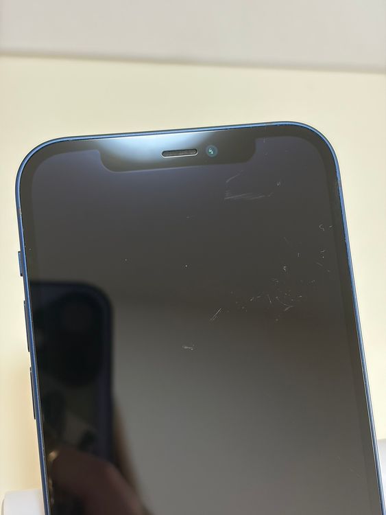 ���Хåƥ꡼85% SIM�ե꡼ iPhone12 64GB �֥롼