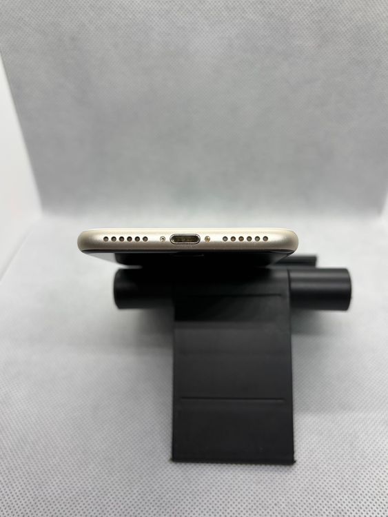 ���ϥԥͥ� SIM�ե꡼ iPhoneSE ��3���� 128GB �������饤�� �Хåƥ꡼83%