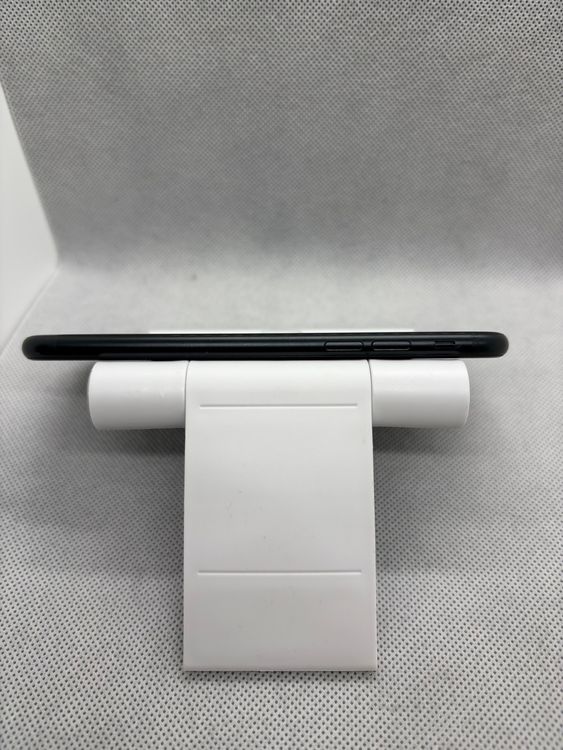 ���ϥԥͥ��ͥå� SIM�ե꡼ iPhoneSE ��3���� 64GB �ߥåɥʥ��� �Хåƥ꡼86%