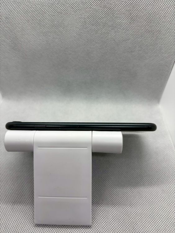 ���ϥԥͥ��ͥå� SIM�ե꡼ iPhoneSE ��3���� 64GB �ߥåɥʥ��� �Хåƥ꡼80%