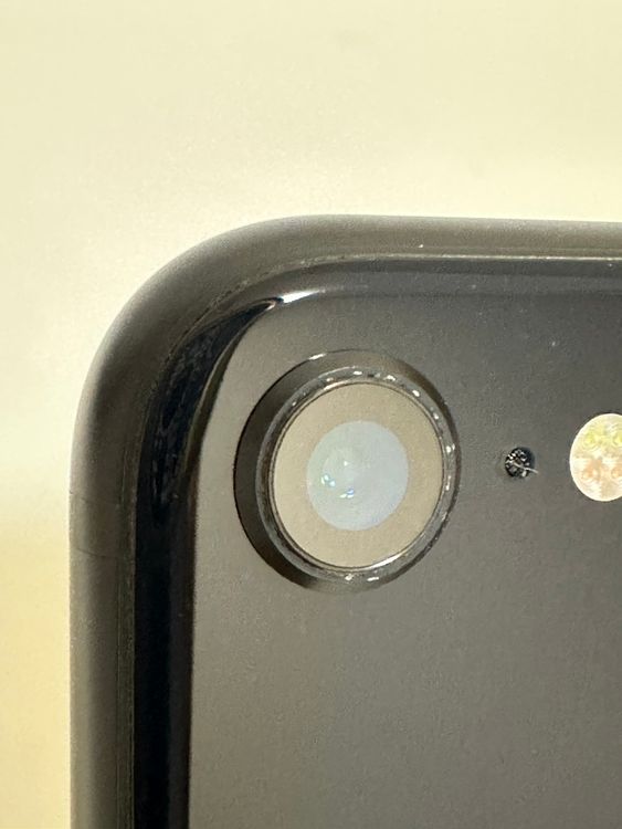 ���Хåƥ꡼84% SIM�ե꡼ iPhoneSE ��3���� 64GB �ߥåɥʥ���