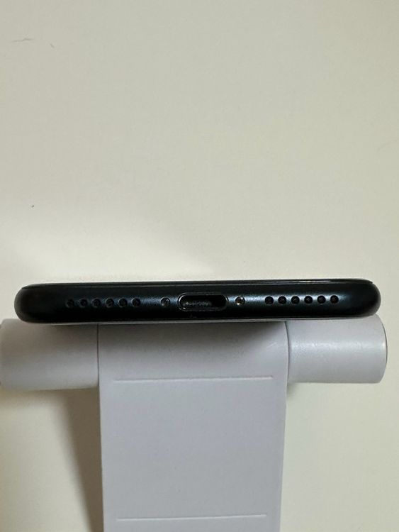 ��SIM�ե꡼ iPhoneSE ��3���� 128GB �ߥåɥʥ���