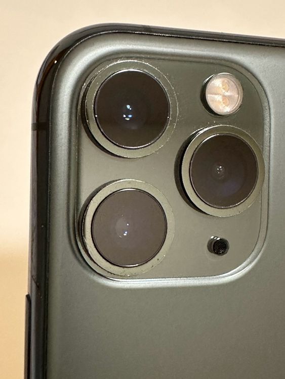 ���Хåƥ꡼87% docomo iPhone11Pro 256GB �ߥåɥʥ��ȥ��꡼��