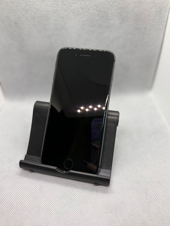 ���ϥԥͥ��ͥå� SIM�ե꡼ iPhone8 64GB ���졼 �Хåƥ꡼84%