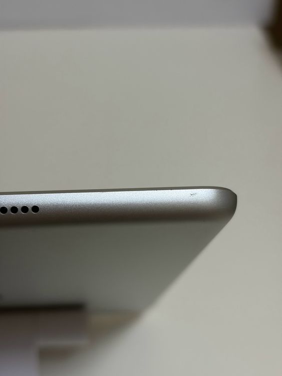 ���Хåƥ꡼97% SIM�ե꡼ iPad ��7���� 32GB ����С�