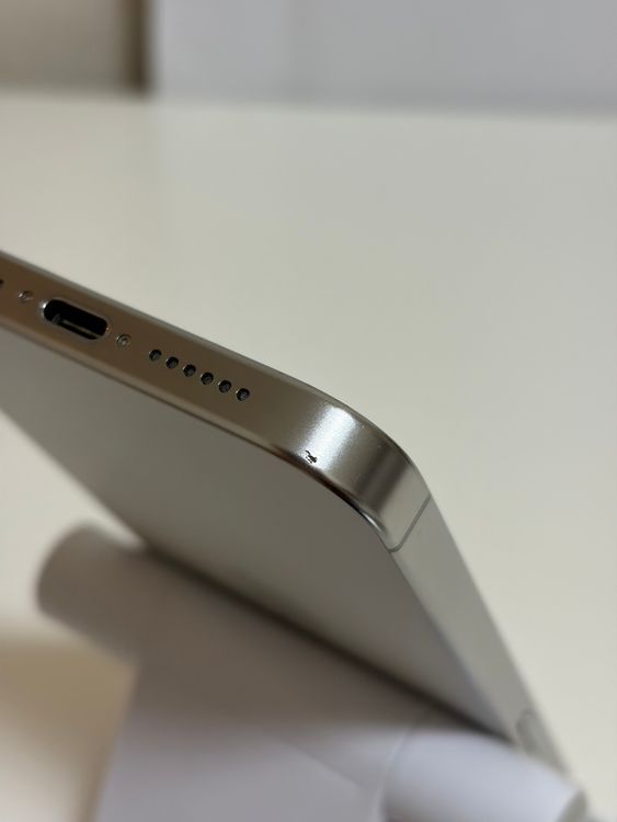 ���Хåƥ꡼82% SIM�ե꡼ iPhone15ProMax 256GB �ۥ磻�ȥ����˥���