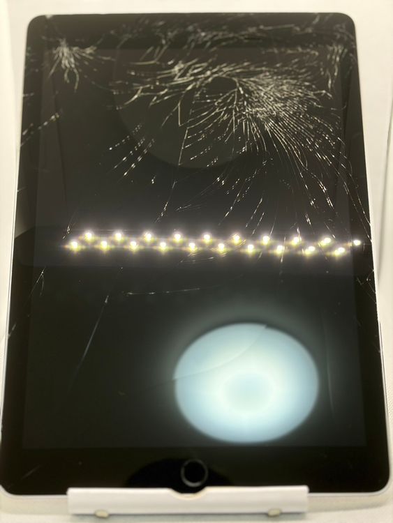 ��SIM�ե꡼ iPad ��6���� 32GB ���졼