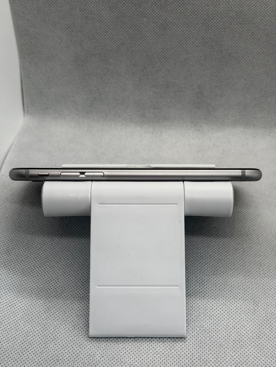 ���Хåƥ꡼82% SIM�ե꡼ iPhone6s 32GB ���졼