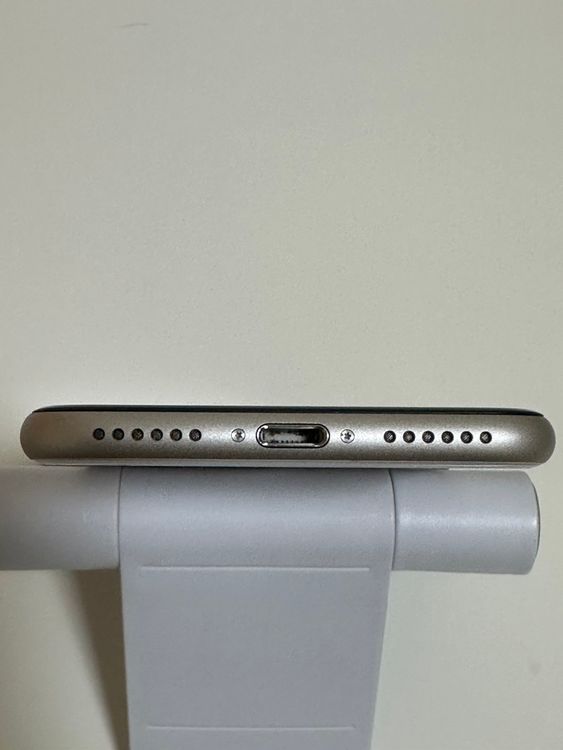 ������ �Хåƥ꡼87% SIM�ե꡼ iPhoneSE ��3���� 128GB �������饤��