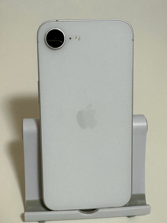 ���Хåƥ꡼92% SIM�ե꡼ iPhone16e 128GB �ۥ磻��